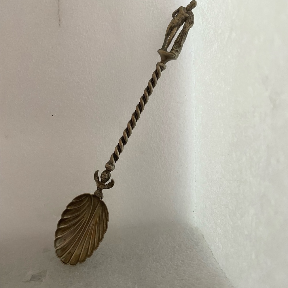 <**4/$20**BUNDLE**> Antique silver shell spoon